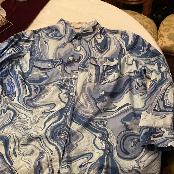 Michael Kors size 2X women’s blouse in all shades of blue - Picture 3 of 3